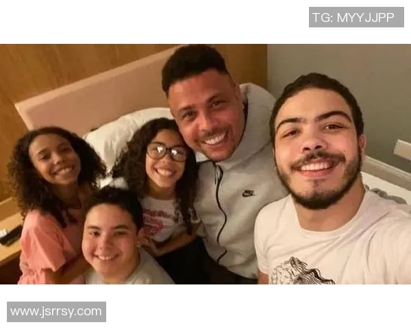 著名足球明星的儿子如何在绿茵场上继承父亲的荣耀与梦想