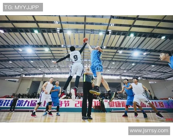 篮球明星在蹦床上的精彩表现引发热潮引领运动新风尚